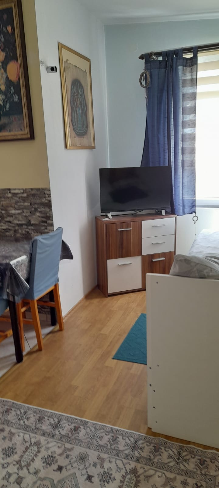 Plavi apartman - komoda i spavaći prostor