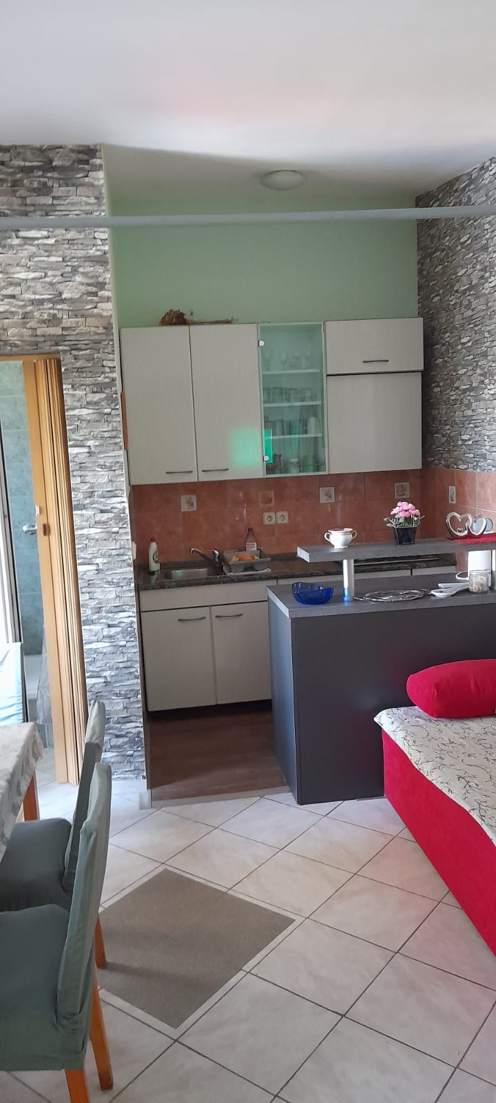 Zeleni apartman - krevet i TV dio